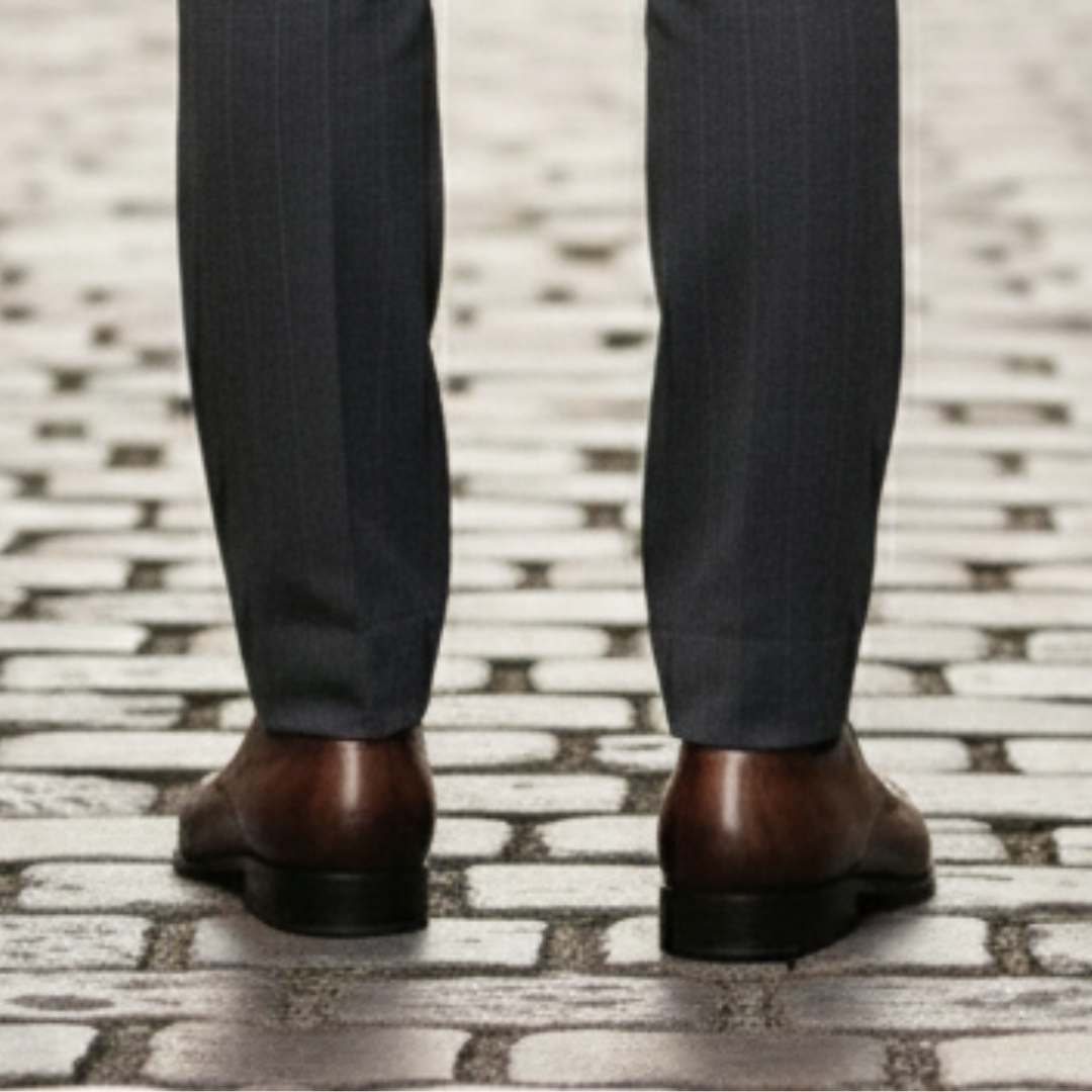  a pair of brown leather Oxford shoes, showcasing the elegant lace-up design and polished finish.