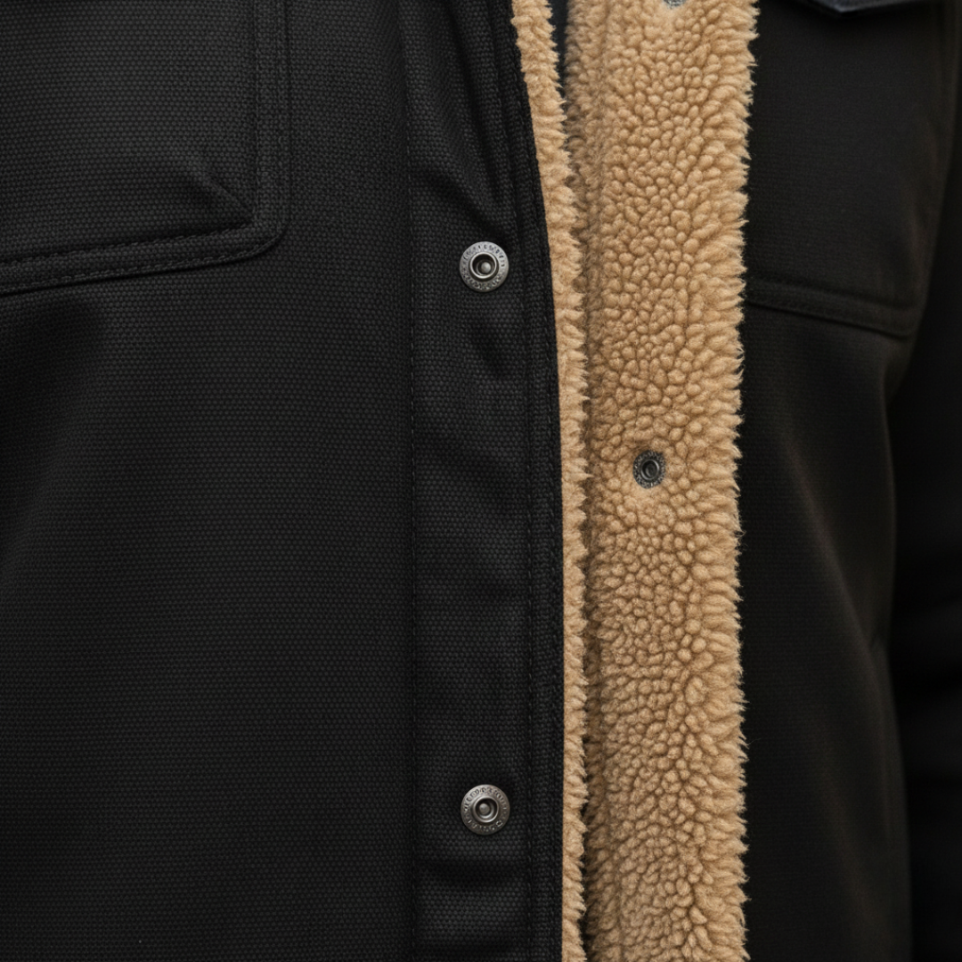 Close-up details of the black men's fleece-lined jacket with a classic shearling collar, ideal for fall and winter, combining style and warmth.